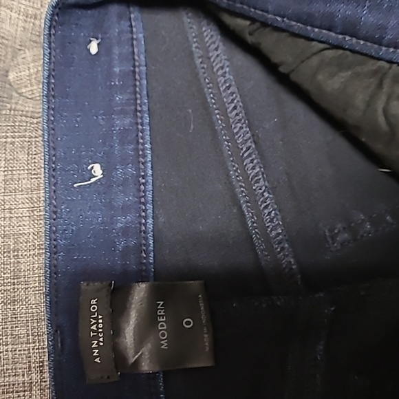 Ann Taylor Factory Modern Jeans Mid-rise (Size 0) NWOT - Picture 4 of 8